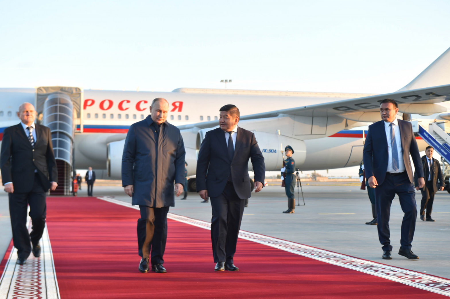 Одним-кадром:-В-Бишкек-с-официальным-визитом-прибыл-Путин