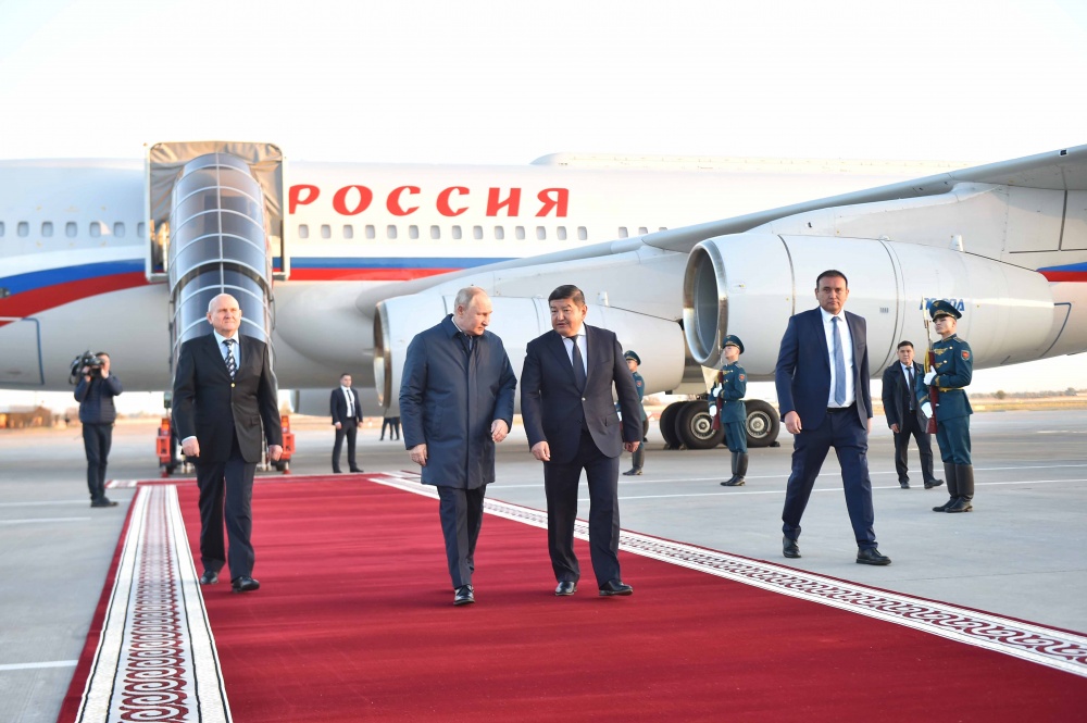 В-Кыргызстан-прибыл-президент-России-Владимир-Путин