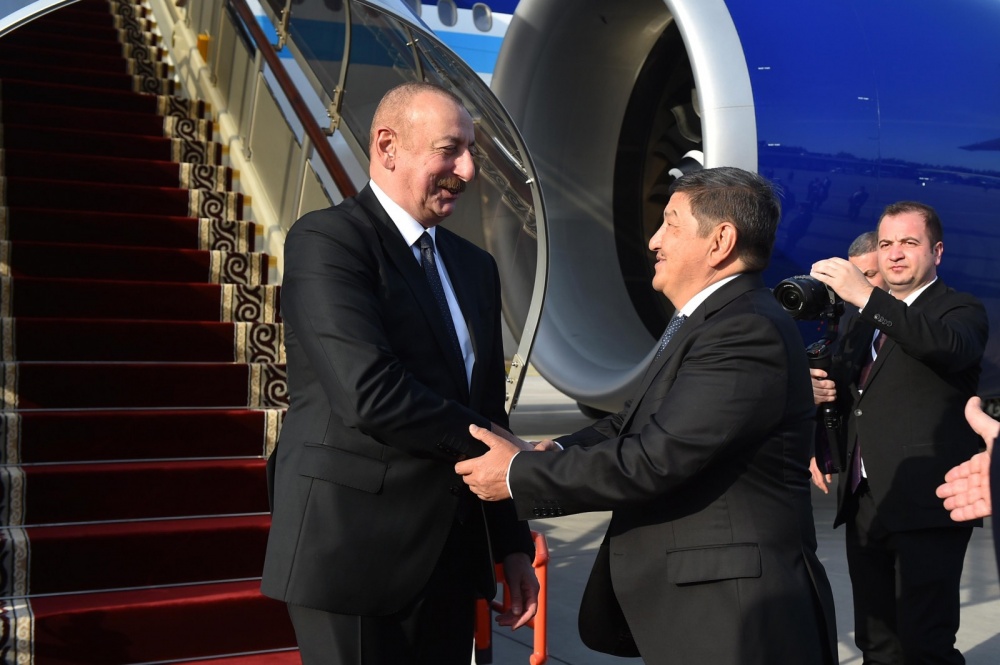 В-Кыргызстан-прибыл-президент-Азербайджана-Ильхам-Алиев