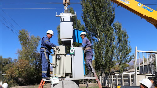 В-Иссык-Кульском-предприятии-электрических-сетей-устанавливают-новые-трансформаторы