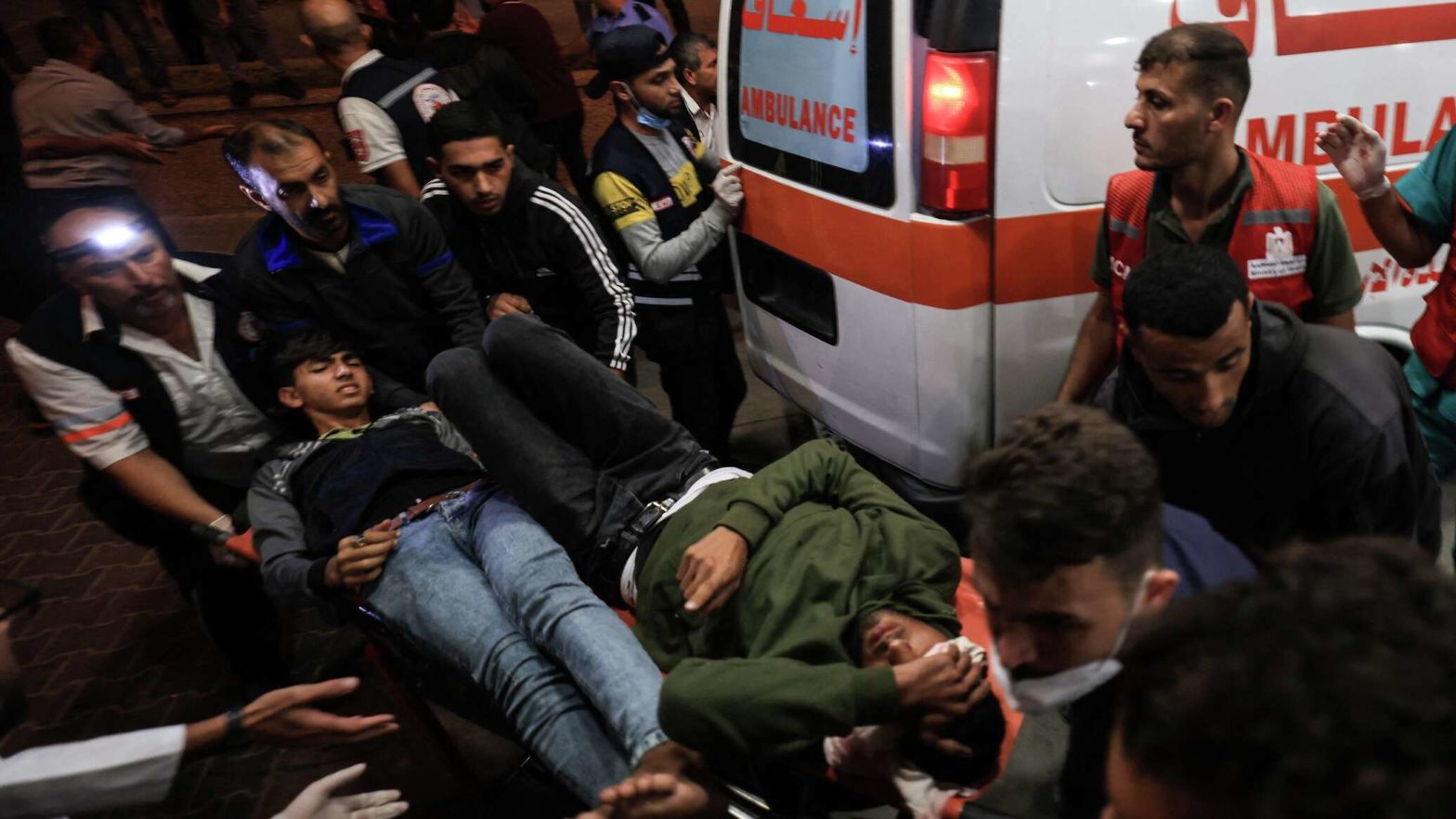Больница-в-Газе-должна-эвакуировать-12-тыс-человек,-но-ехать-некуда-—-видео