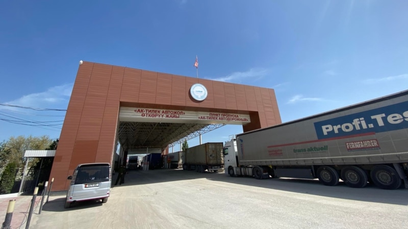 На-КПП-на-границе-Кыргызстана-с-Казахстаном-скопилось-более-400-грузовых-машин