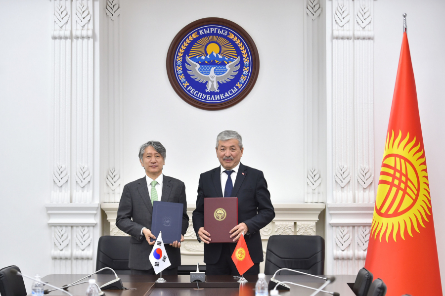 Администрация-президента-КР-и-посольство-Кореи-подписали-Меморандум-о-взаимопонимании